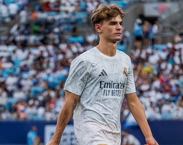 亚曾凭借替 亚曾凭借替